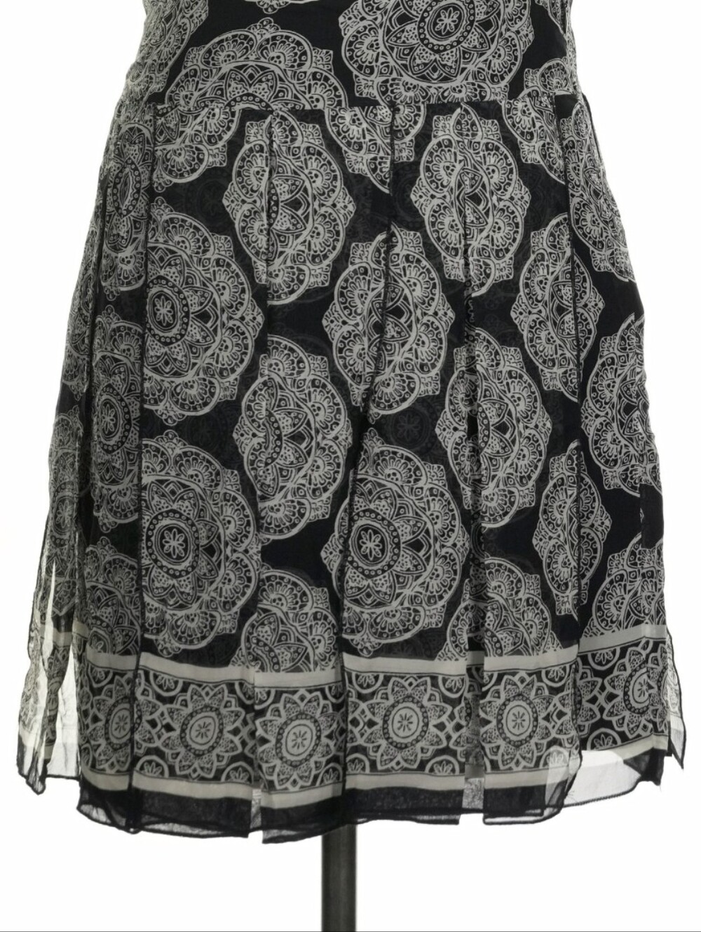 White House Black Market Black and White Medallion Midi Scarf Skirt Size 12